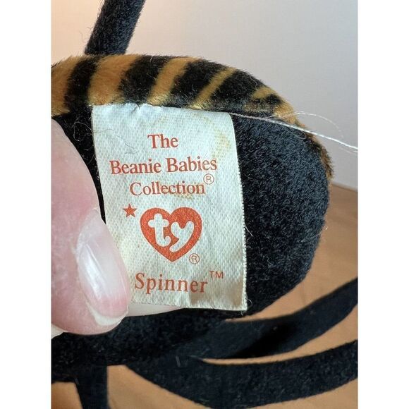 Ty Beanie Baby - Spinner the spider - w/protector 1996 - Picture 10 of 11